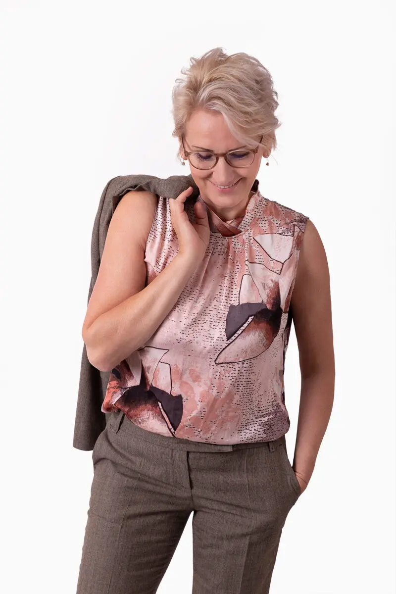 Marion Weise-Rühlmann Psychotherapie Fernberatung Frau an Laptop